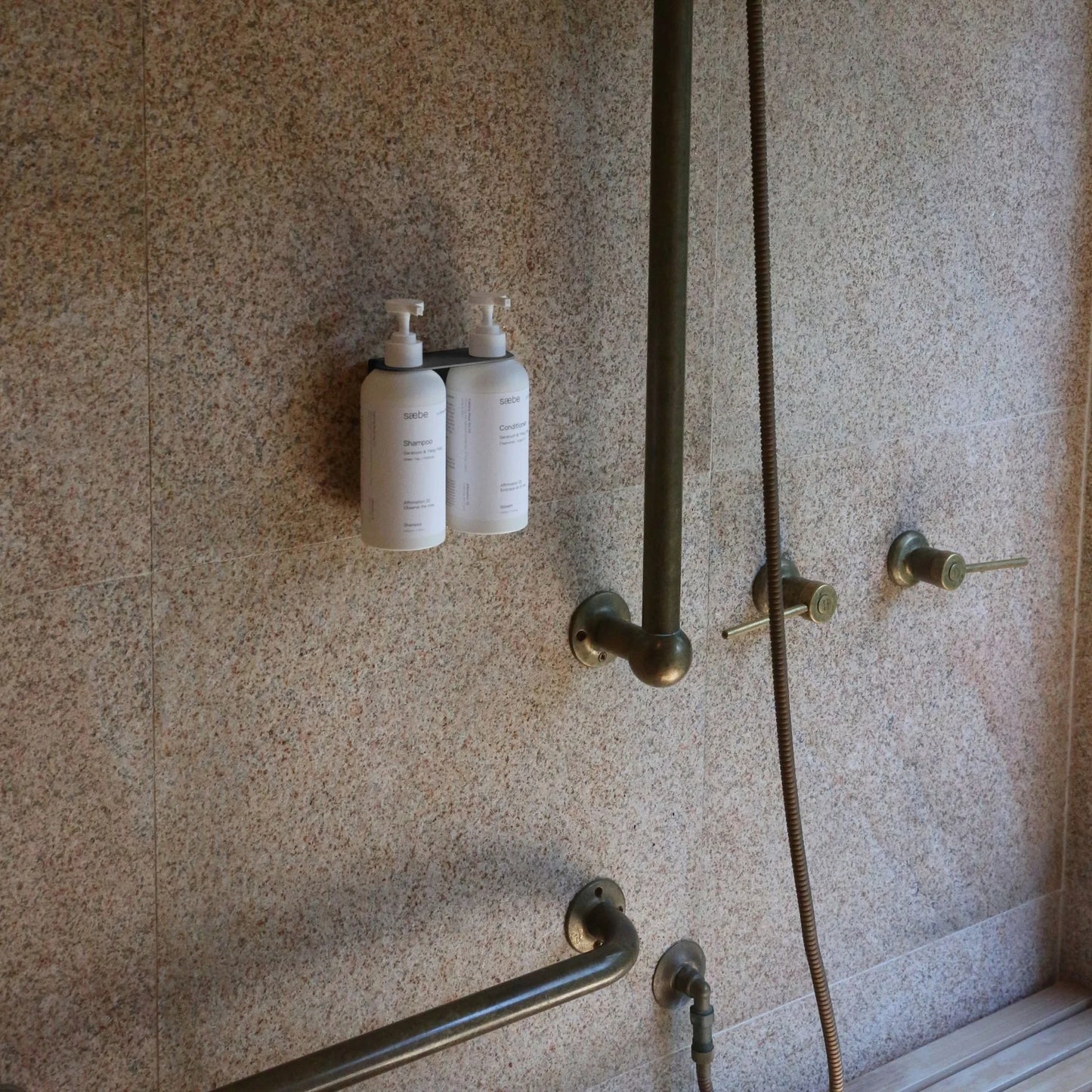 DIMM: Veggfesting fyrir tvær sápur · svart