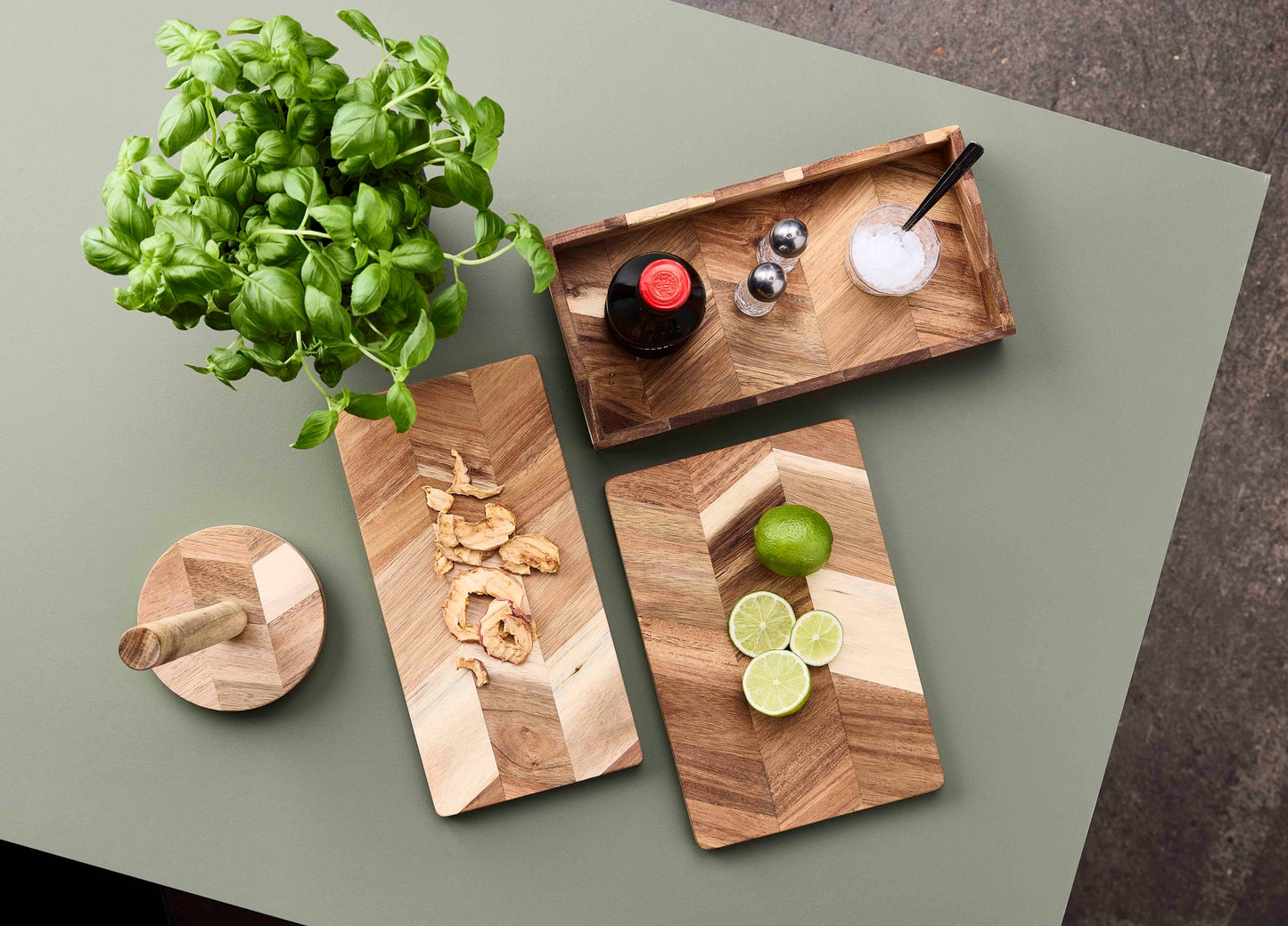 DIMM: Herringbone viðar bakki · 15x30cm.