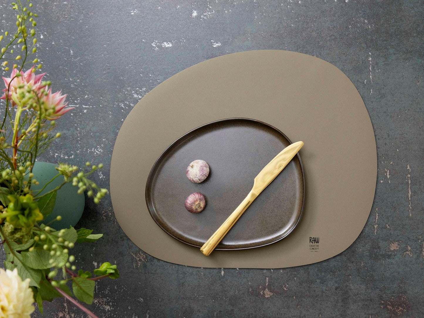 DIMM: Organic diskur · 24x21 cm · Titanium black