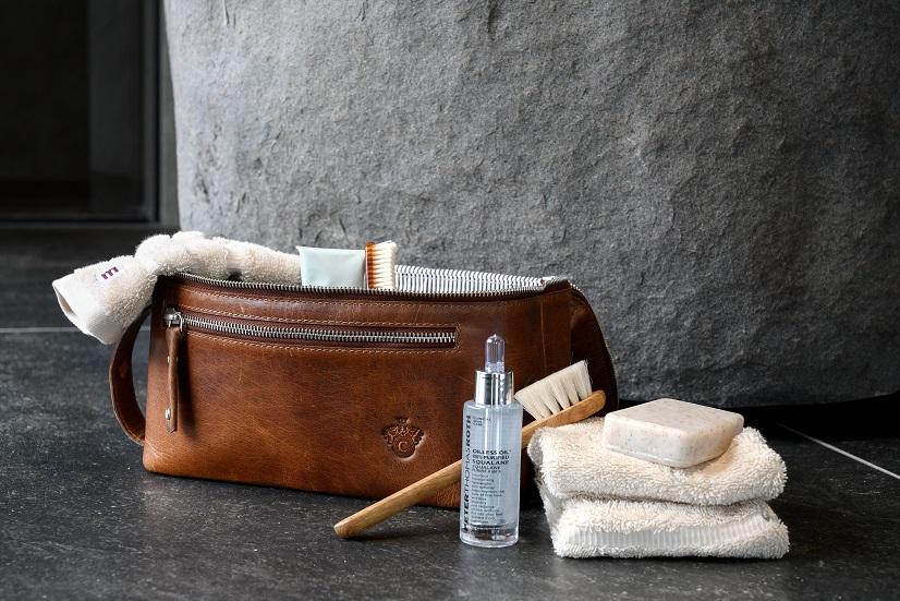 DIMM: Florence snyrtibudda · leður · cognac