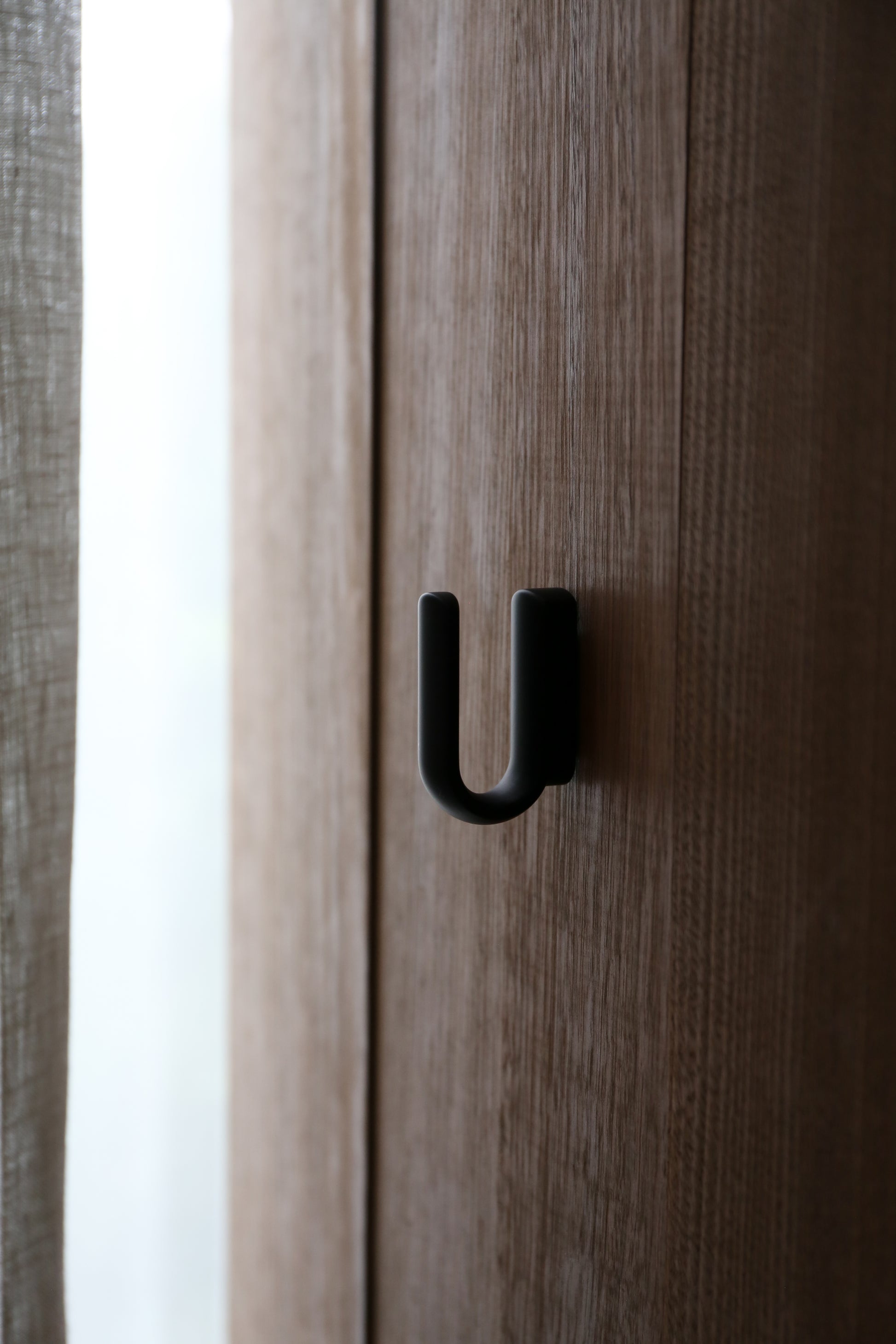 DIMM: U snagi · Svartur