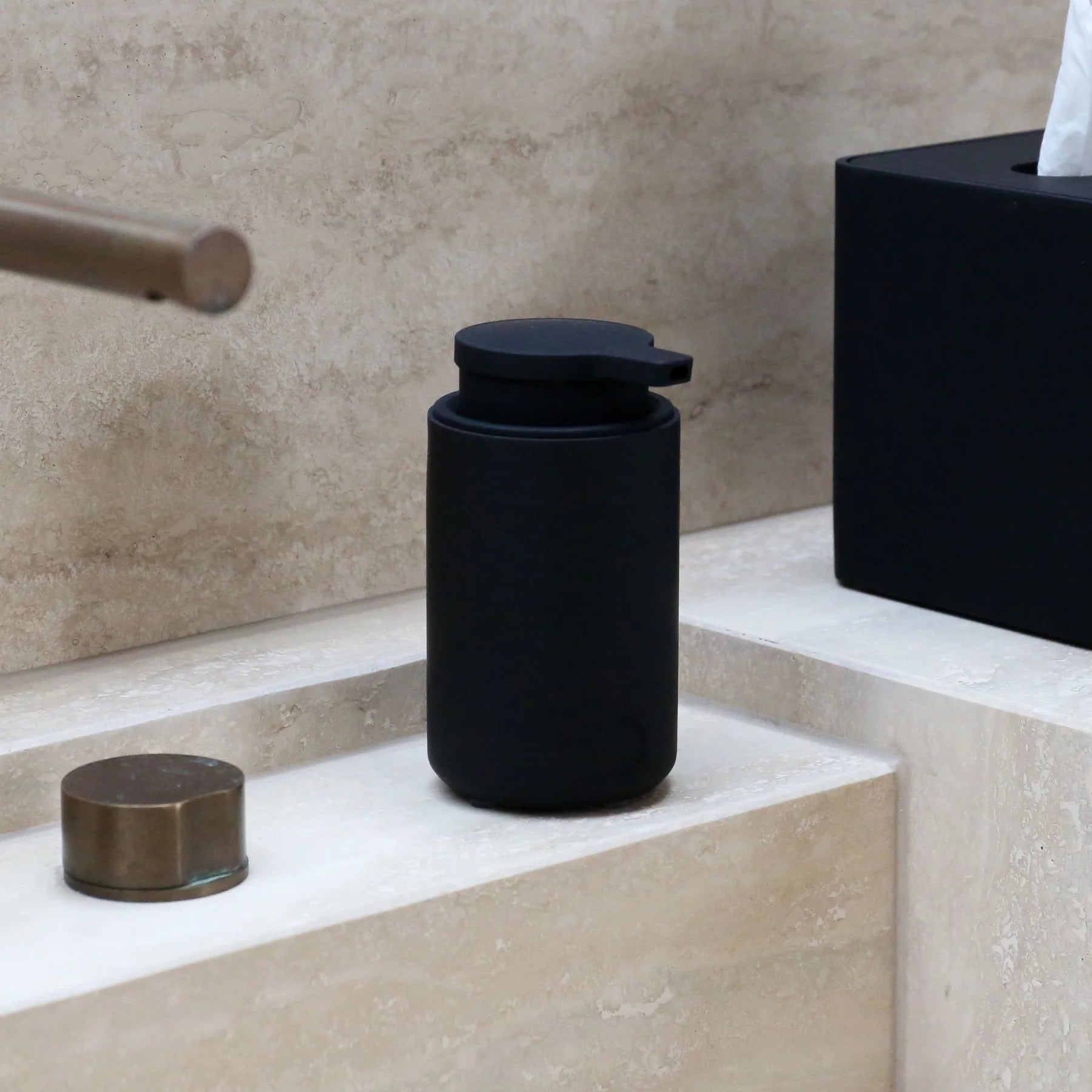 DIMM: ARC Sápuskammtari · Black