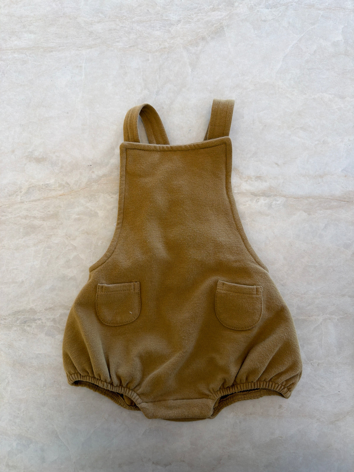Bloomer suit · peanut