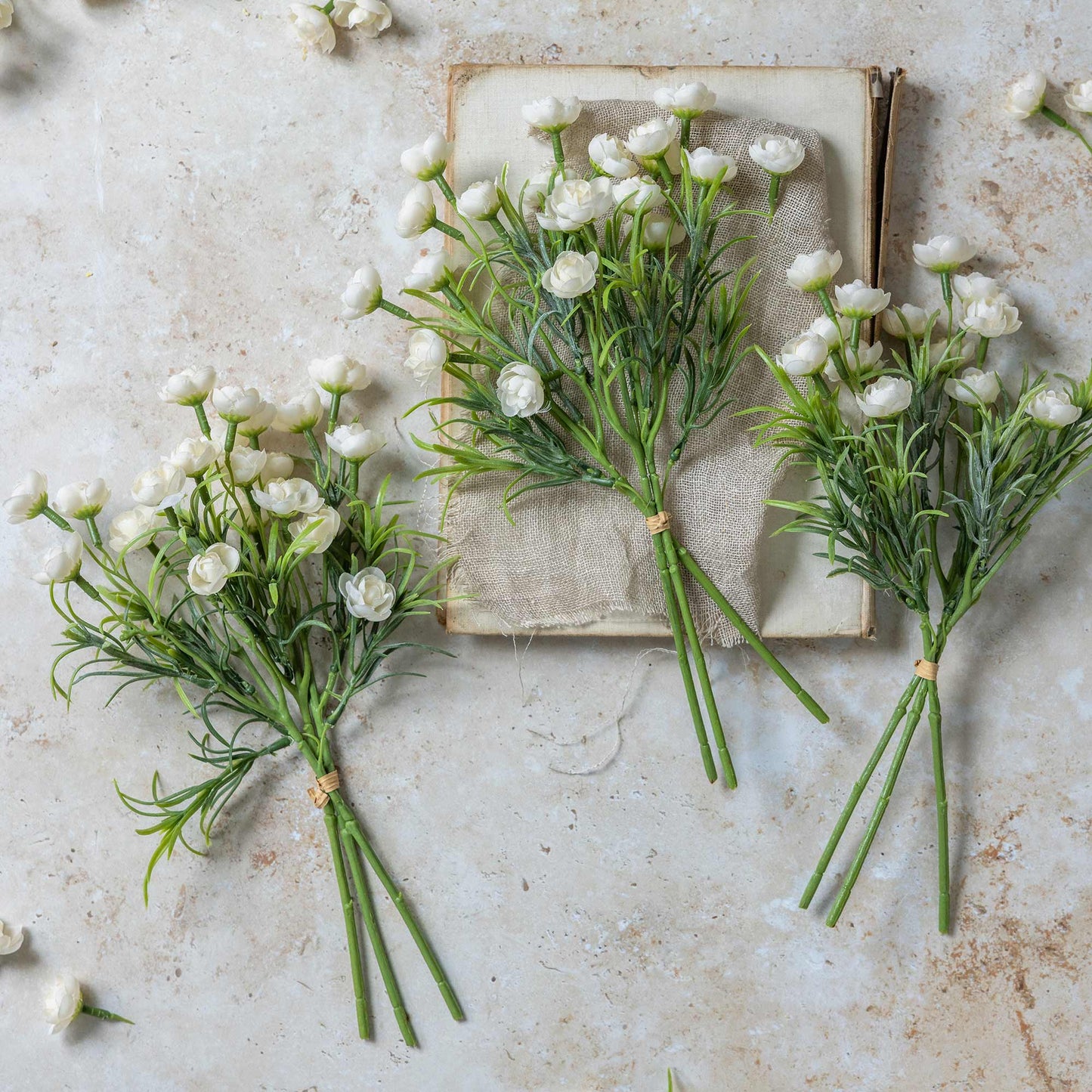 Gerviblóm · Hellebore Bunch · White
