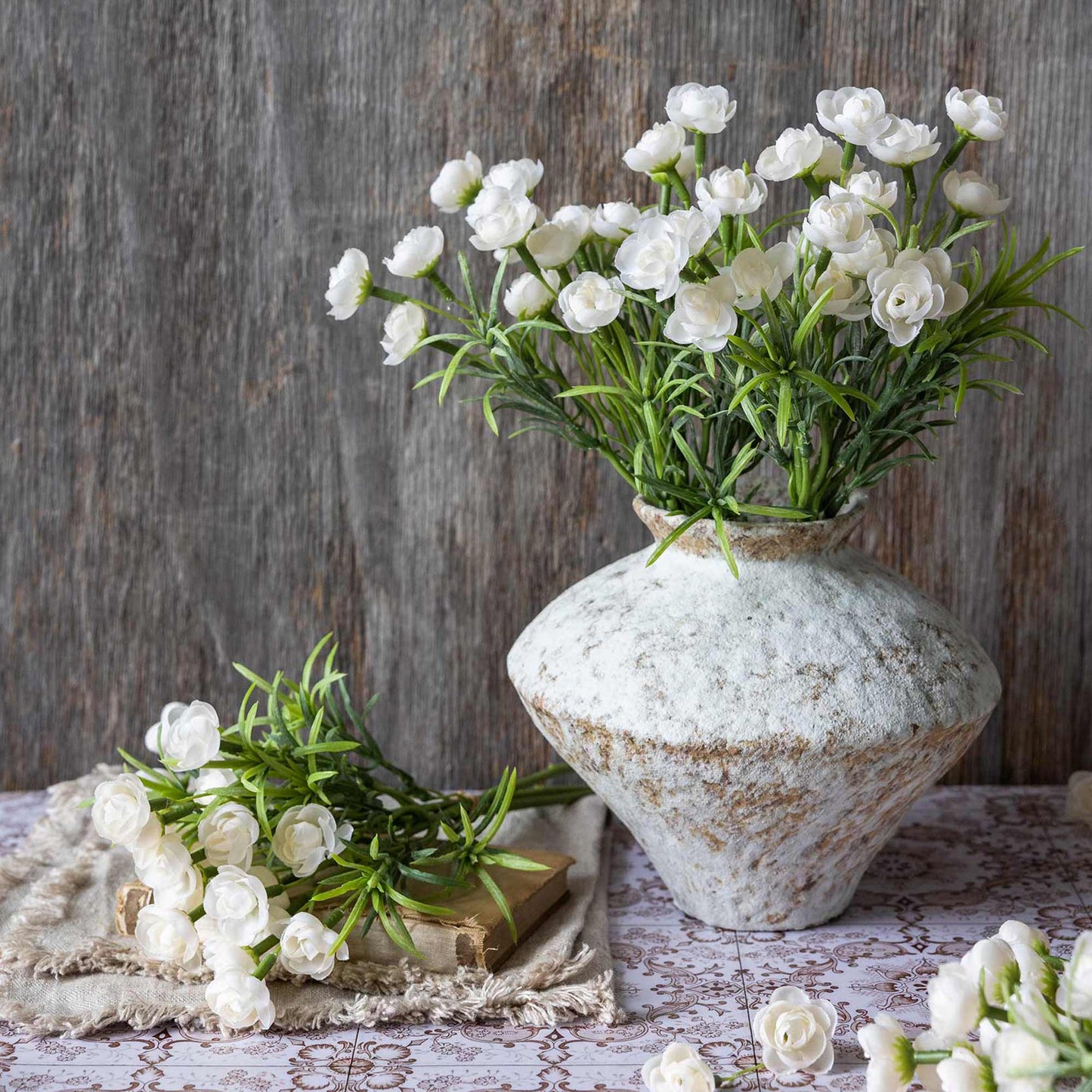 Gerviblóm · Hellebore Bunch · White