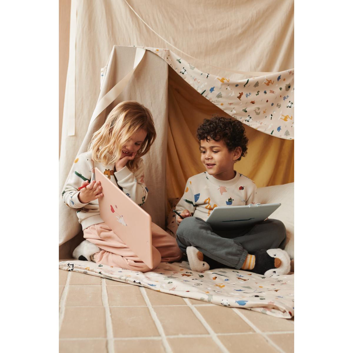 DIMM: Liewood Zora teiknibretti · 13,5" · Around the world / Sandy