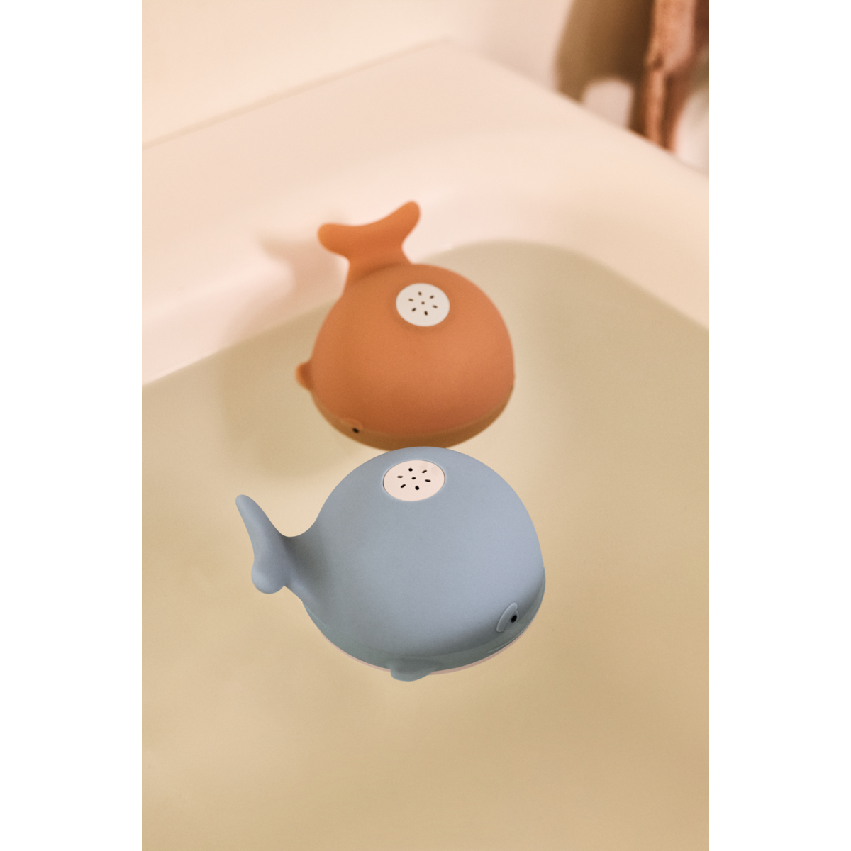 DIMM: Liewood Galen sprinkler baðleikfang · Whale · Beach Blue