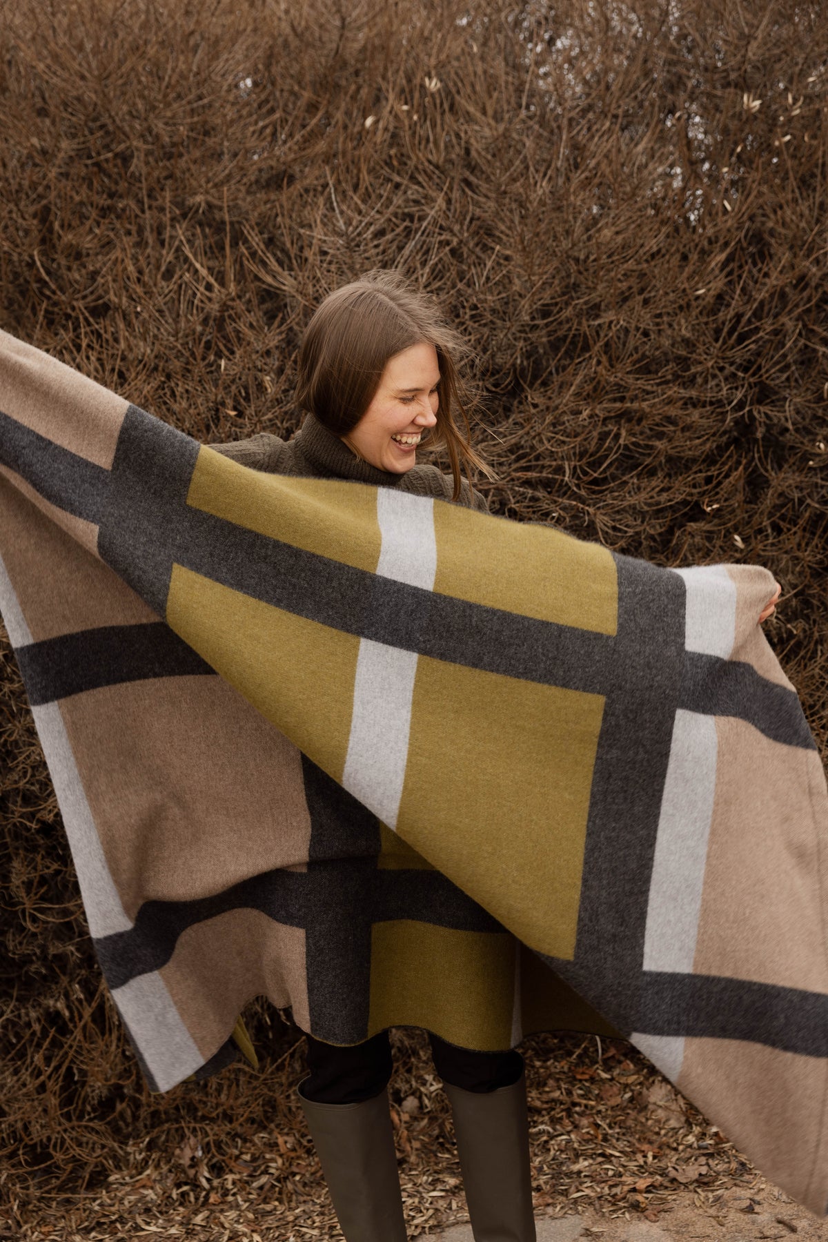 DIMM: Ruusa Merino ullarteppi · Beige/Olive/Grey