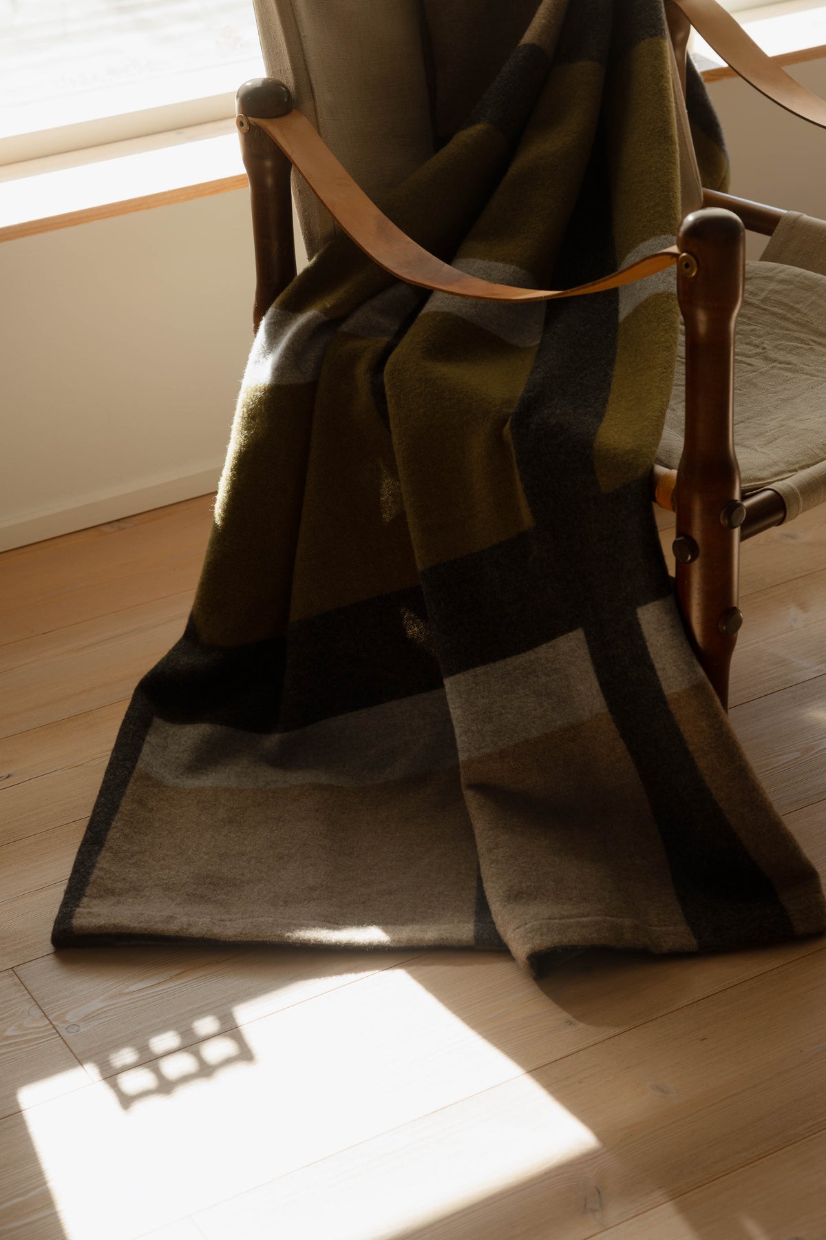 DIMM: Ruusa Merino ullarteppi · Beige/Olive/Grey