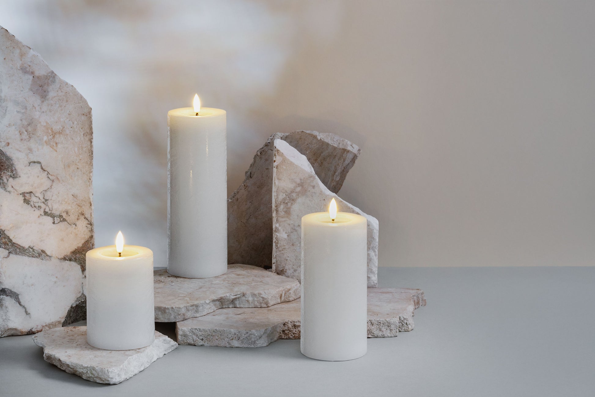 DIMM: Led kubbakerti Rock melted · white · 7,4cm breidd