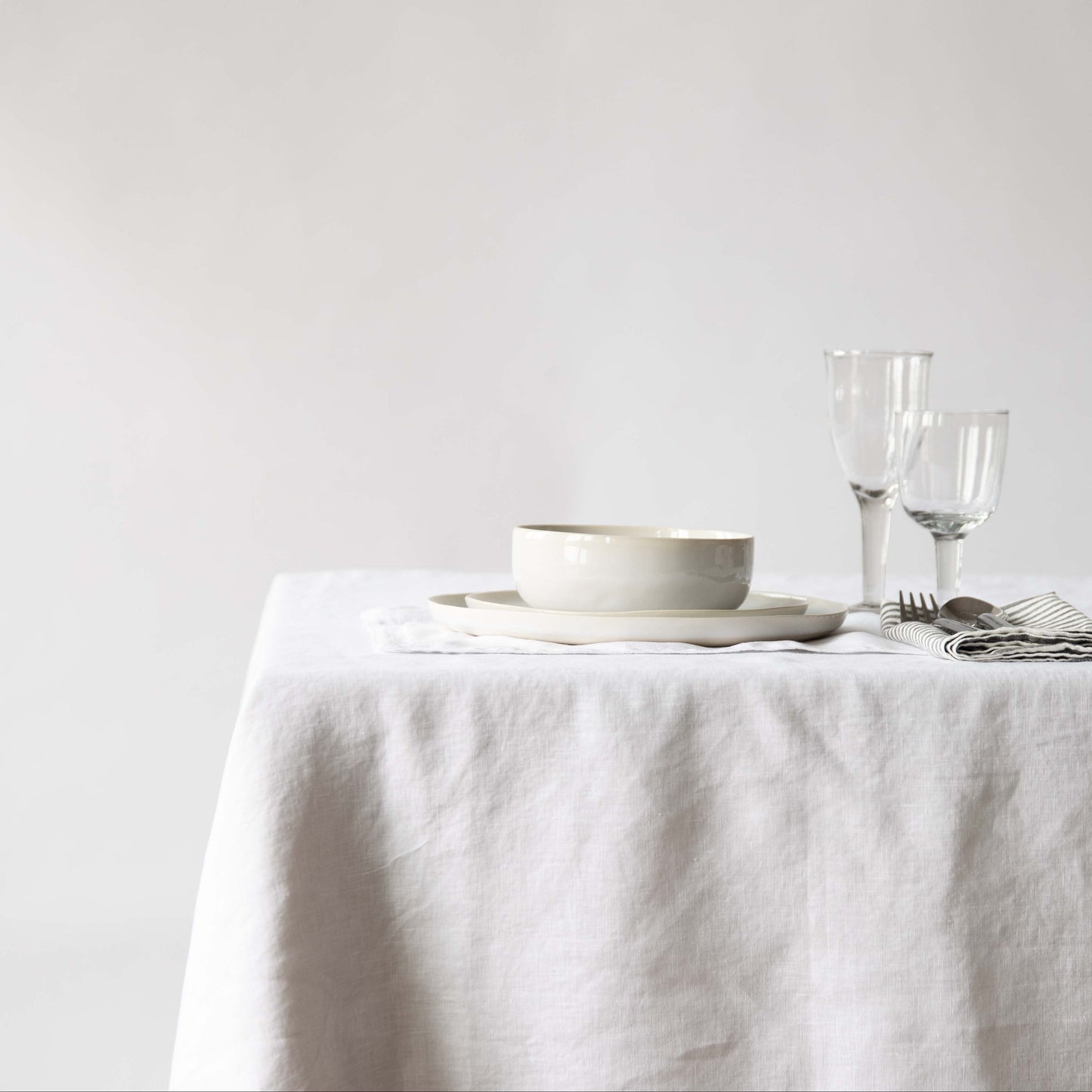 Borðdúkur · bleached white – DIMM