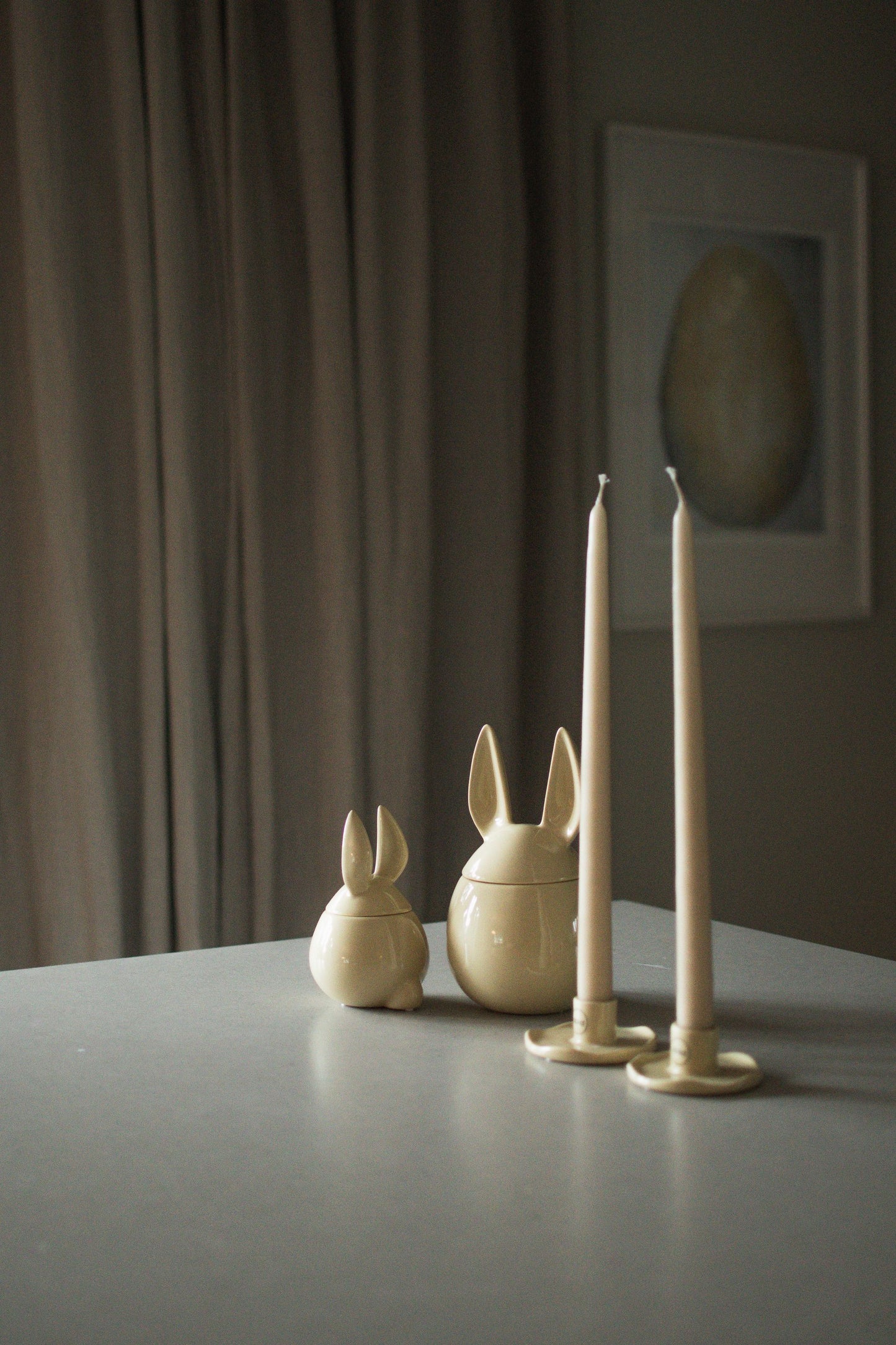 DIMM: Páskakanína / skál · Eating rabbit · shiny yellow