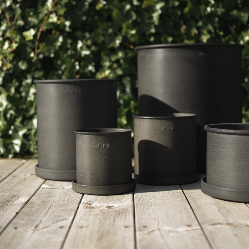 DIMM: dbkd úti blómapottar · Plant pot black · 2 stk í setti · lítið sett