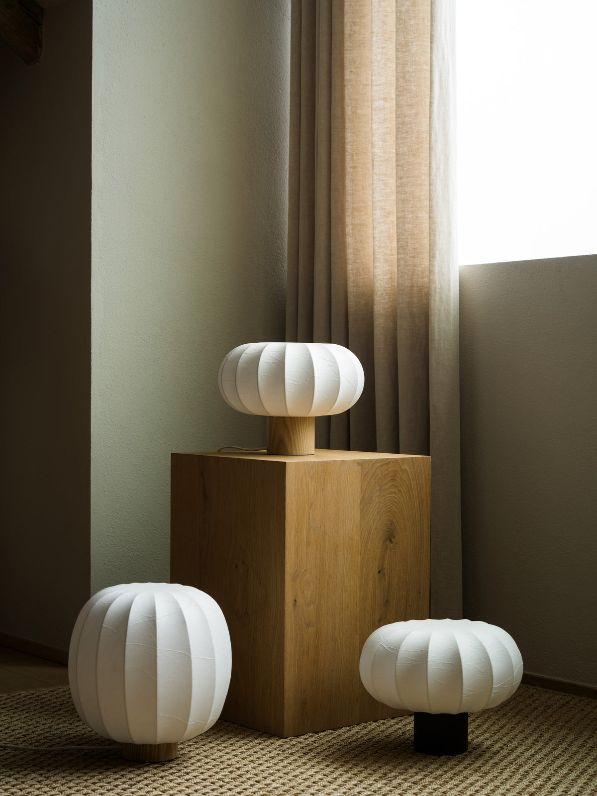DIMM: Borðlampi Lunari Low · Natural ash