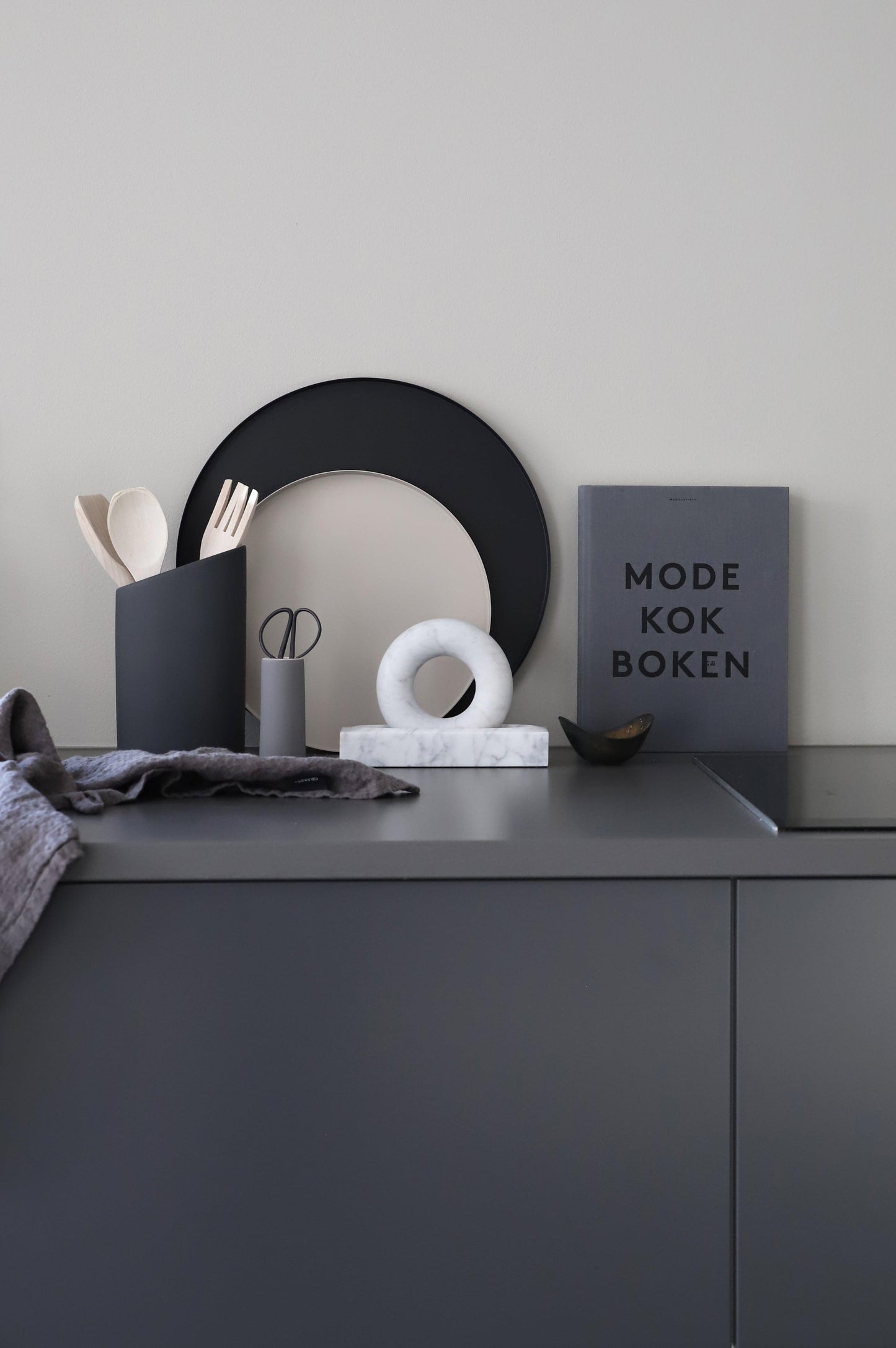 DIMM: Cooee Design kringlóttur bakki · black · margar stærðir