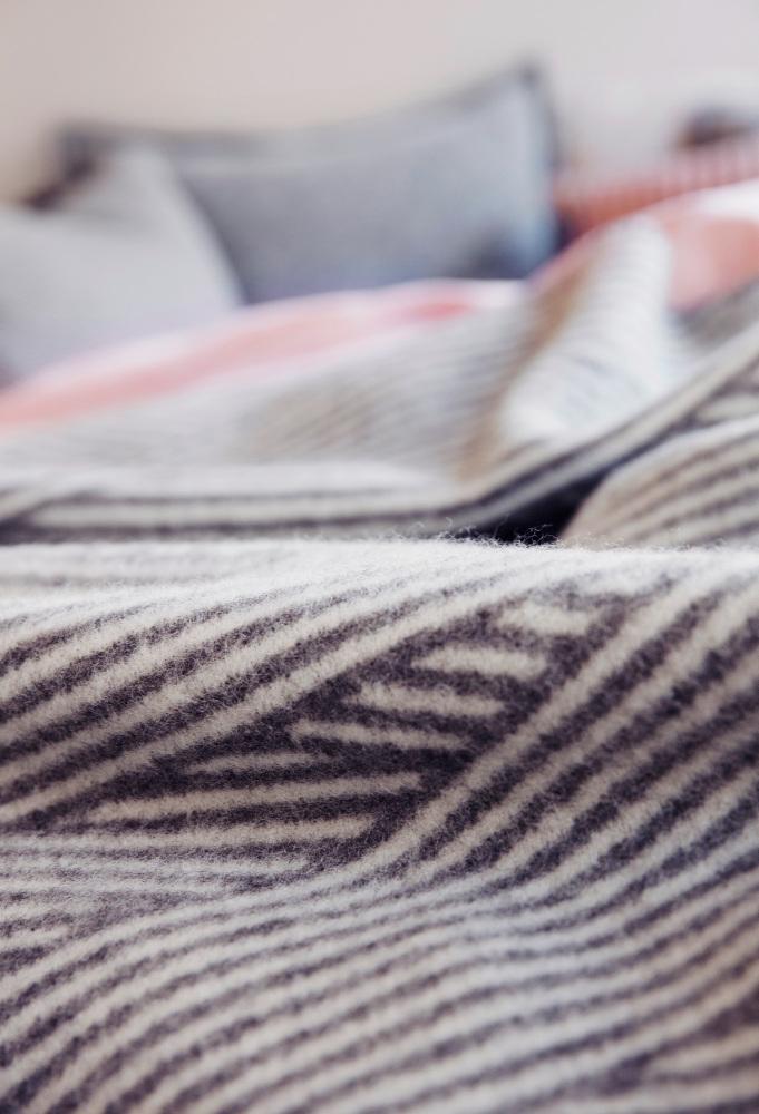 DIMM: Røros Tweed ullarteppi · Naturpledd · Nøste
