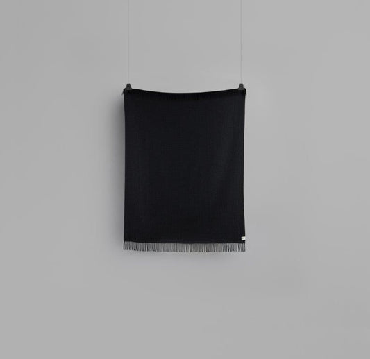 DIMM: Røros Tweed ullarteppi · Vega · Black